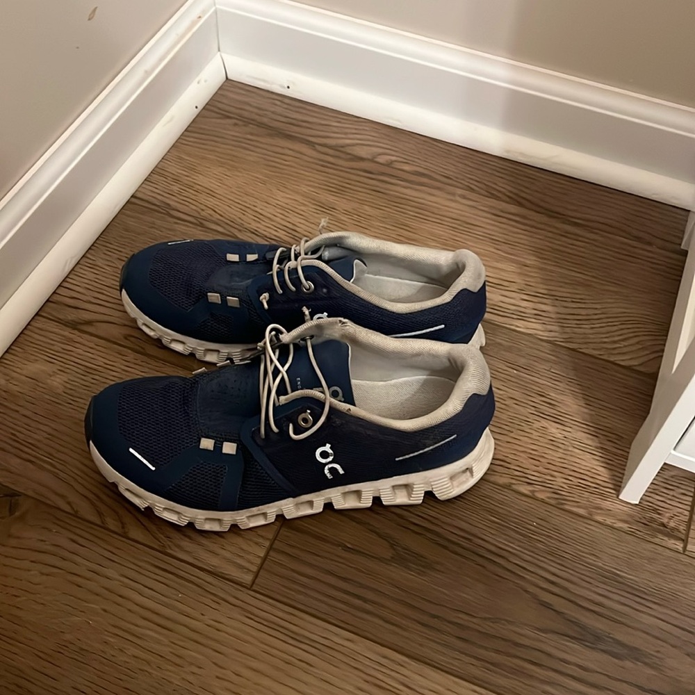 On Cloud Swiss Engineering Women's Size 7 Running Shoes Blue